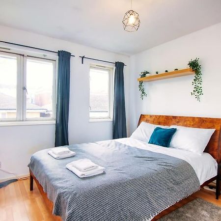 Appartamento 2 Bed Camden Mews Londra Esterno foto