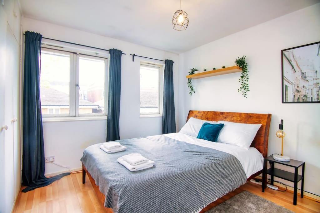 Appartamento 2 Bed Camden Mews Londra Esterno foto