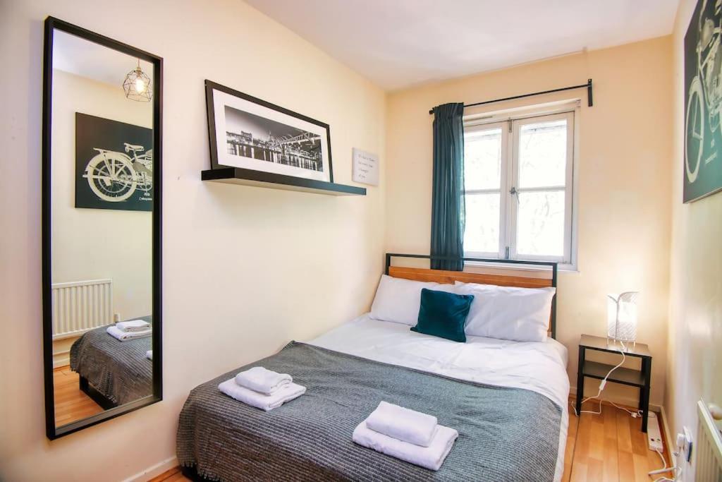 Appartamento 2 Bed Camden Mews Londra Esterno foto